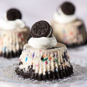 Vuitena imatge del producte Galletes Mini de Cacau Farcides de Crema de la marca OREO