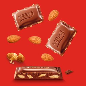 Cuarta imagen del producto Chocolate Extrafino con Almendras de la marca NESTLE