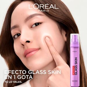Tercera imatge del producte Crema Líquida Revitalift Glass Skin de la marca L'OREAL